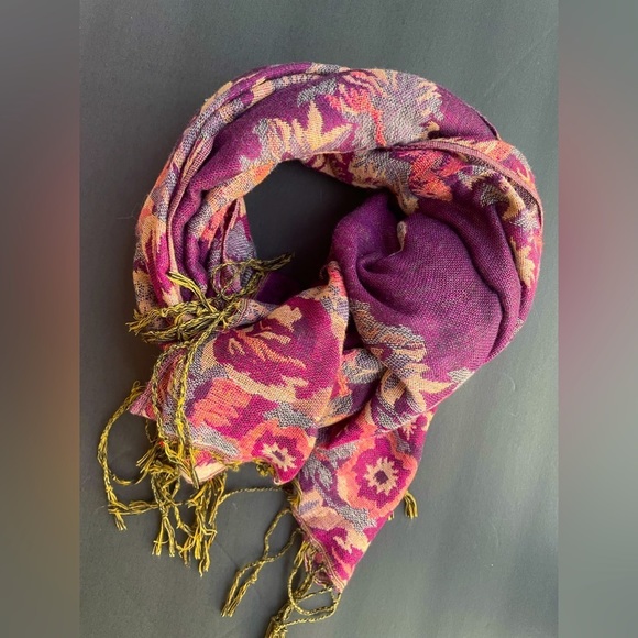 Lovely floral scarf. Wrap around or wear any number of ways! - Picture 4 of 4
